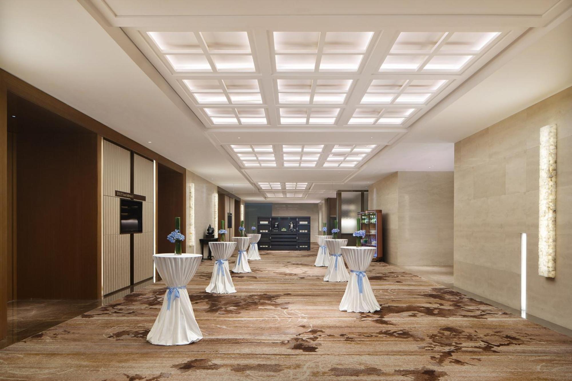 Sheraton Yunfu Xinxing Hotel Exterior photo